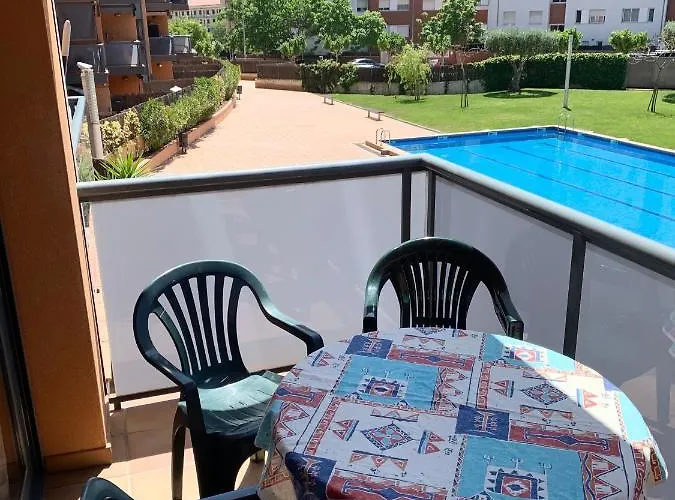 Bright & Spacious 2br In Fenals With Pool View *