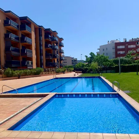 Apartman Cozy & Bright 2Br With Balcony, Pool & Garden View- Fenals