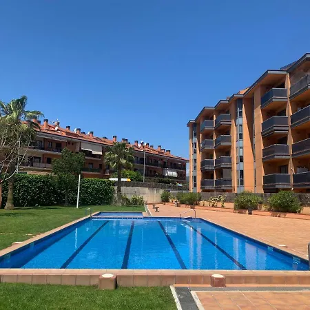 Apartman Cozy & Bright 2Br With Balcony, Pool & Garden View- Fenals *