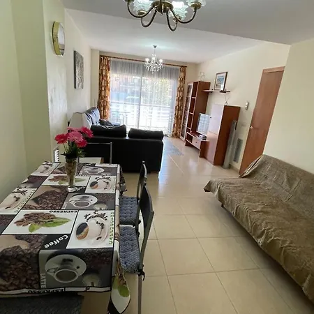 Bright & Spacious 2Br In Fenals With Pool View Lägenhet *