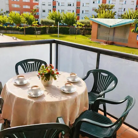 Cozy & Bright 2br With Balcony, Pool & Garden View- Fenals *