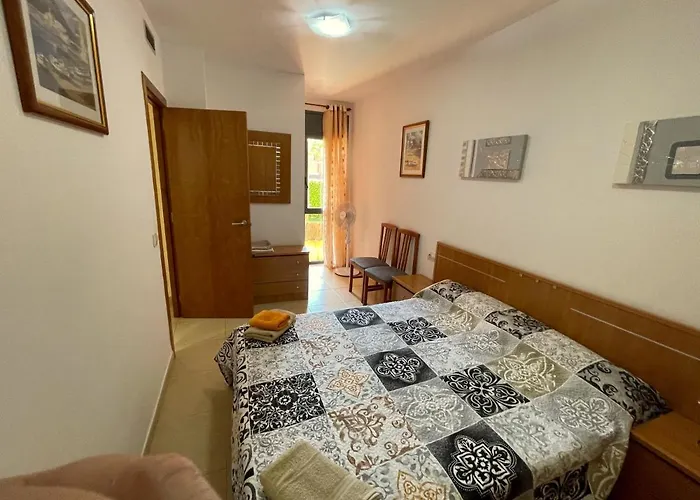 Bright & Spacious 2Br In Fenals With Pool View Lägenhet