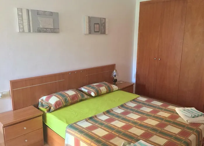 Bright & Spacious 2Br In Fenals With Pool View Lägenhet *