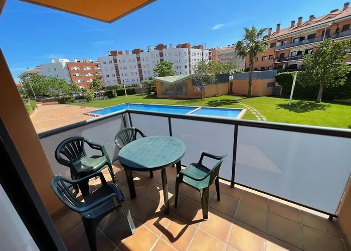 Appartamento Bright & Spacious 2br In Fenals With Pool View